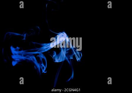 Fumo di astratto colorato in carta da parati nera Foto Stock