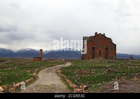 E rovine. ANI Ruins, Ani è una città armena medievale in rovina e disabitata situata nella provincia turca di Kars. Foto Stock