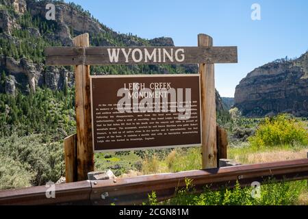 Wyoming, USA - 23 giugno 2020: Cartello per il monumento a Leigh Creek nel Tensleep Canyon Foto Stock