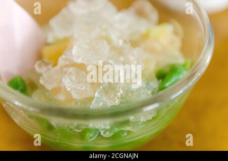 ' ' Ladcheag Thai pandan breve vermicelli in palm-zucchero di latte di cocco. Dolce, Thai dessert Foto Stock