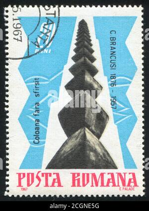 ROMANIA - CIRCA 1967: Francobollo stampato dalla Romania, mostra la colonna infinita, di Brancusi, circa 1967 Foto Stock