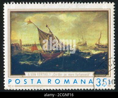 ROMANIA - CIRCA 1971: Francobollo stampato dalla Romania, mostra navi nella tempesta di Andries van Eertvelt (1590 - 1652), circa 1971 Foto Stock