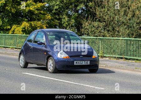 2002 Blue Ford KA Collection; veicoli in movimento per il traffico veicolare, automobili che guidano veicoli su strade del Regno Unito, motori, motori sulla rete autostradale M6. Foto Stock