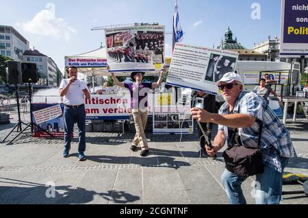 Monaco, Baviera, Germania. 11 Settembre 2020. Il gruppo di estrema destra Buergerbewegung Pax Europa (Citizen Movement Pax Europa) guidato dall'islamophobe Michael Stuerzenberger (Michael StÃ¼rzenberger) è tornato a Monaco di Baviera dopo una lunga assenza con Stefan Ulrich, un partner di lunga data. Credit: Sachelle Babbar/ZUMA Wire/Alamy Live News Foto Stock