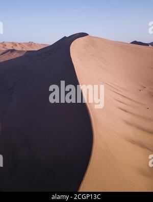 Una duna unica nel deserto di Gobi, Dunhuang, Cina Foto Stock