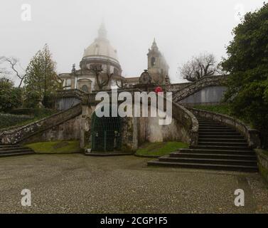 Santuario di nostra Signora di Sameiro 'Santuario do Sameiro' in una mattinata di nebbia, Braga, Portogallo Foto Stock