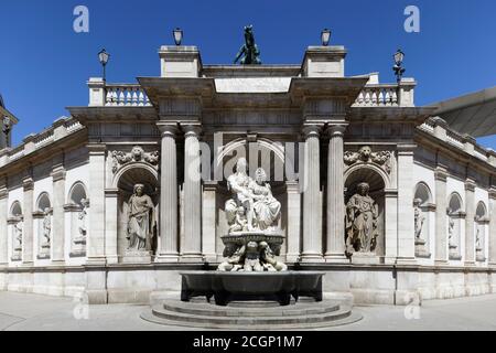 Albrechtsbrunnen, o Danubiusbrunnen, costruito nel 1869, con figure di Danubius e Vindobona, Augustinerbastei, Albertinaplatz1, 1 ° distretto di Foto Stock