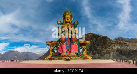 Statua di Maitreya, monastero di Diskit Gompa, hunder, Valle di Nubra, Ladakh, Jammu e Kashmir, Himalaya indiana, India del Nord, India Foto Stock