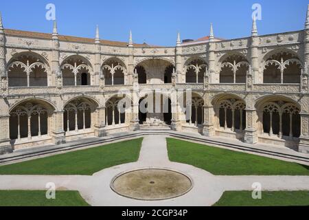 Cortile nel Chiostro, Monastero degli Ieronimiti, Mosteiro dos Jeronimos, Belem, Lisbona, Portogallo Foto Stock