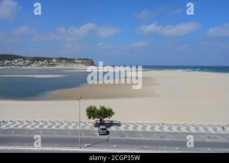 Obidos laguna e l'Oceano Atlantico, Foz de Arelho, distretto di Leiria, Portogallo Foto Stock