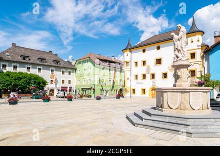 Piazza con municipio nel centro di Tamsweg nello stato di Salzburgerland, Austria. Foto Stock