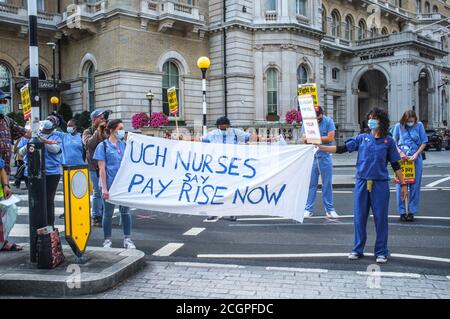 12th settembre 2020, Londra, Regno Unito. I lavoratori dell'NHS si riuniscono a marzo per protestare contro la mancanza di riconoscimento da parte del governo per quanto riguarda la retribuzione, a seguito del loro contributo durante la pandemia di coronavirus. Le proteste precedenti nel mese di agosto hanno mostrato la profonda rabbia di così tanti membri del personale dell'NHS dopo la prima ondata di pandemia. Bridget Catterall/Alamy Live News Foto Stock