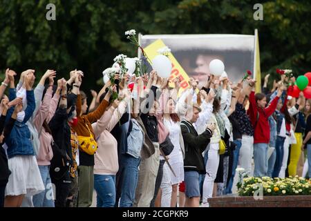 Bielorussia, Gomel, 12 agosto 2020. Le strade della città. Protesta popolare contro Lukashenka. Raduno pacifico in Bielorussia contro il dittatore. Donne a Foto Stock