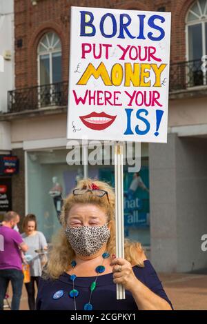 Bournemouth, Dorset UK. 12 settembre 2020. I lavoratori del Dorset NHS dicono "No" alla disuguaglianza del settore pubblico dopo che il governo ha fatto il loro annuncio di dare aumenti salariali ad altri settori pubblici, ma hanno escluso infermieri e medici in formazione del NHS. Molti lavoratori della NHS si sentono sottovalutati e demoralizzati, sovraccarichi e esausti, mettendo a rischio la propria salute e sicurezza durante la pandemia del Covid-19. Credit: Carolyn Jenkins/Alamy Live News Foto Stock