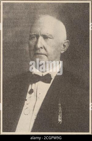 . Rivista dei dipendenti di Baltimora e Ohio . 1, 1904, egli wasmade superintendent-ent, e ha heldthat posizione fino al 1 luglio 1915. Durante i manyears il sig. Hagertywas sulla divisione in-diana, hegot conoscere l'almotevery i impiegati e la famiglia. Heconobbe i suoi uomini e li conosceva bene. Sapeva cosa si aspettava di loro, e sapevano che cosa si aspettava di lui, soprattutto se theyfallì di eseguire addy o violato arule. Essi realizedby lunga associazionicon lui che se il loro lavoro fosse ben fatto, il duecredit sarebbe dato loro e in questo modo har-monious là ha sortito una lealtà tra i lavoratori e il loro sovrintendente tha Foto Stock