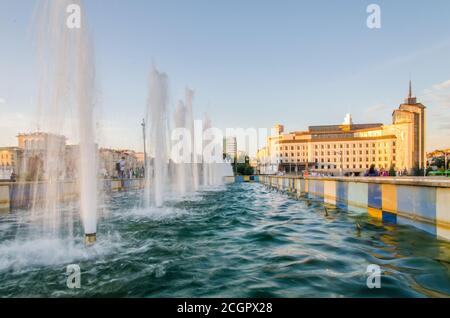 Agosto, 2020, Kazan, Tatarstan: Vista serale del lungolago di Kaban. Kazan, Tatarstan Foto Stock