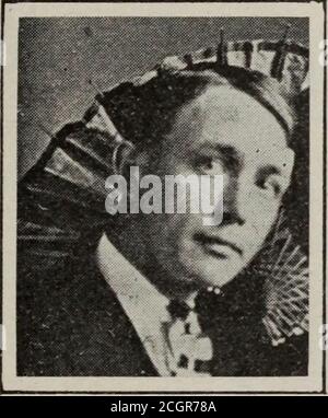 . La rivista dei dipendenti di Baltimora e Ohio . Key, Akron, Ohio, il dicembre II ha lasciato il suo equipaggio a cena ora e LA RIVISTA DI IMPIEGATI DI BALTIMORA E OHIO 57 ha reso un'assistenza molto preziosa per aiutare il motore torerail 1312, treno n. 34, che derailedpony camion sul motore a Arlington Street cross-over, Akron. È stato lodato. F. McCormick, agente assistente a Brooklyn, Ohio, il 20 dicembre ha scoperto la scatola di grasso di burningin di rifiuti su un'automobile di trasporto e immediatamente estinto fuoco gettando la neve in scatola. Hehas è stato lodato. Connellsville Division Brakeman T. Everett, guardando sopra l'istrain, Foto Stock