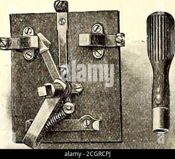 . Giornale ferroviario elettrico. Per passeggero. L'ultimo carwas di Chicago è stato descritto nel giornale ferroviario elettrico del 7 novembre 1908. Le statistiche provenienti da altre città, dove le auto a pagamento anticipato non sono in uso o dove le vecchie auto a doppio camion sono state leggermente modificate per la raccolta di tariffe di piattaforma, mostrano passeggeri con peso variabile da 940 lb. A 1180 lb. Questi fichi-ures sono più alti di quelli menzionati per i New Yorkcars e dimostrano che l'operazione di pay-as-you-enter non implica necessariamente un aumento apprezzabile del peso morto da trasportare per passeggero. ■ -♦- il 1 ottobre il Lancashire & Yorkshire Foto Stock