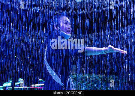 Pechino, Cina. 12 settembre 2020. La gente visita il Festival Internazionale della luce di Pechino al Parco Yuyuantan a Pechino, Cina il 12/09/2020 da Wiktor Dabkowski | Usage worldwide Credit: dpa/Alamy Live News Foto Stock