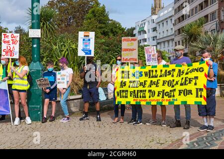 Bournemouth, Dorset UK. 12 settembre 2020. I lavoratori del Dorset NHS dicono "No" alla disuguaglianza del settore pubblico dopo che il governo ha fatto il loro annuncio di dare aumenti salariali ad altri settori pubblici, ma hanno escluso infermieri e medici in formazione del NHS. Molti lavoratori della NHS si sentono sottovalutati e demoralizzati, sovraccarichi e esausti, mettendo a rischio la propria salute e sicurezza durante la pandemia del Covid-19. Credit: Carolyn Jenkins/Alamy Live News Foto Stock