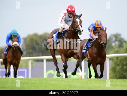 Cadillac e Shane Foley vincono il KPMG Champions Juvenile Stakes il giorno uno del weekend dei Longines Irish Champions all'ippodromo di Leopardstown, Dublino. Foto Stock