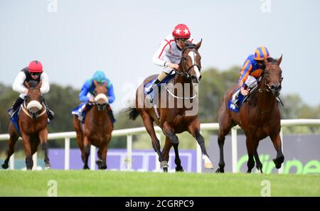 Cadillac e Shane Foley vincono il KPMG Champions Juvenile Stakes il giorno uno del weekend dei Longines Irish Champions all'ippodromo di Leopardstown, Dublino. Foto Stock