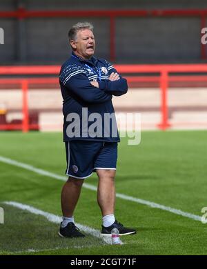 Il manager di Crawley John Yems durante la partita della Carabao Cup tra Crawley Town e Millwall al People's Pension Stadium , Crawley , Regno Unito - 5 settembre 2020 - solo per uso editoriale. Nessuna merchandising. Per le immagini di calcio si applicano restrizioni fa e Premier League inc. Nessun utilizzo di Internet/mobile senza licenza FAPL - per i dettagli contattare Football Dataco Foto Stock