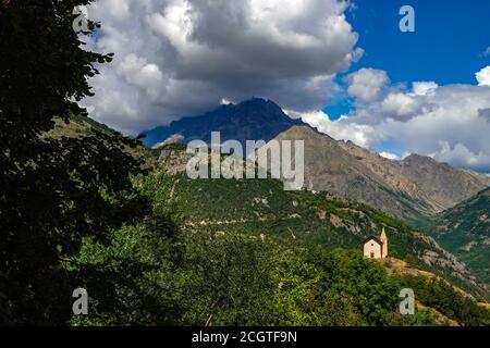 La Chapelle Saint Romain a Puy-Saint-Vincent, stazione sciistica, in estate, Parco Nazionale della Vanoise, Ecrins, Francia Foto Stock