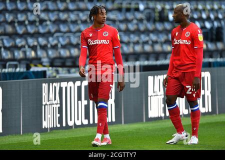 DERBY, INGHILTERRA. 12 SETTEMBRE 2020. Michael Olise di Reading e Sone Aluko di Reading durante la partita del campionato Sky Bet tra Derby County e Reading al Pride Park, Derby. (Credit: Jon Hobley | MI News) Credit: MI News & Sport /Alamy Live News Foto Stock