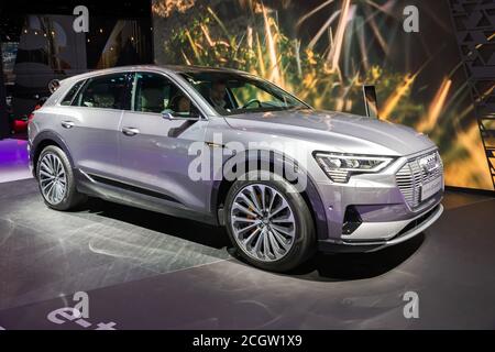 Francoforte, Germania - Sep 11, 2019: Audi e-tron 55 quattro auto esposte al salone di Francoforte IAA Motor Show 2019. Foto Stock