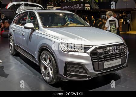 FRANCOFORTE, GERMANIA - 11 SETTEMBRE 2019: Nuovo modello di auto Audi Q7 presentato al Salone dell'automobile IAA di Francoforte del 2019. Foto Stock