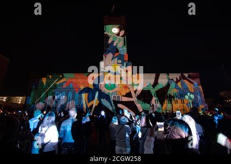 Berlino, Germania. 12 settembre 2020. In presenza del sindaco Müller (SPD), la nuova campagna immagine della città è stata presentata al municipio rosso in serata. Invece di essere Berlino, in futuro si chiamerà 'noi siamo una Berlino?. Credit: Paul Zinken/dpa-Zentralbild/dpa/Alamy Live News Foto Stock