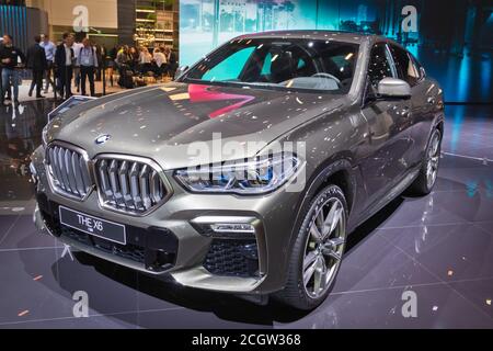 FRANCOFORTE, GERMANIA - 11 SETTEMBRE 2019: Nuovo modello di auto BMW X6 presentato al Salone dell'automobile IAA di Francoforte del 2019. Foto Stock