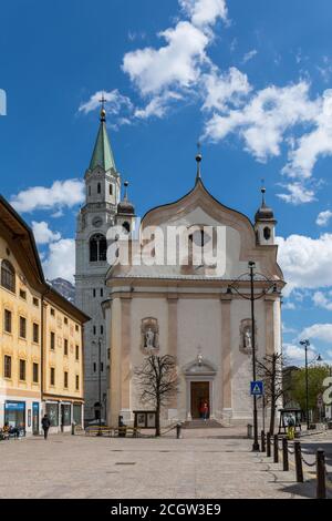 La parrocchiale dei Santi Filippo e Giacomo (Basilica minore dei Santi Filippo e Giacomo) a Cortina d’Ampezzo Foto Stock