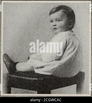 . La rivista dei dipendenti di Baltimora e Ohio . cture è del responsabile della sezione R. E. McCrea, che è stato in servizio della Baltimora e Ohio per trentasette anni, e che ora ha il compito di sec-tion 68 sul Chicago Terminal. Throughouthis lungo periodo di servizio il sig. McCrea hasalways ha considerato il Baltimore e Ohiosinterests la Paramount al suo conforto personale, ed è un membro di quella classe preziosa ofoccupes che possono sempre essere dipesi da tomeet qualsiasi emergenza. C. J. Schwendener, assistente capo impiegato nell'ufficio degli ingegneri di distretto, riceve le congratulazioni dei suoi amici sulla a Foto Stock