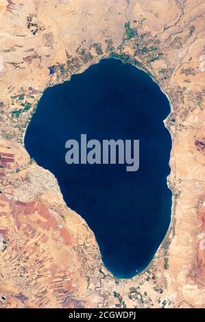 Mare di Galilea dallo spazio, il lago di acqua dolce più basso della Terra. Israele Foto Stock