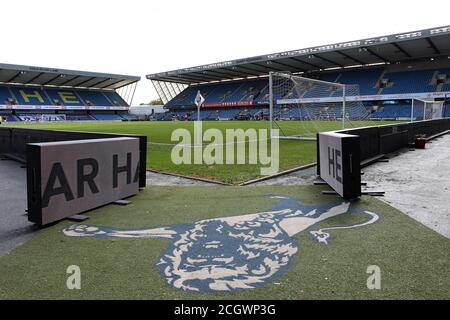 Londra, Regno Unito. 12 settembre 2020. Una vista generale del lato del campo del distintivo di Millwall durante la partita del campionato Sky Bet dietro porte chiuse tra Millwall e Stoke City al Den, Londra, Inghilterra, il 12 settembre 2020. Foto di Carlton Myrie/prime Media Images. Credit: Prime Media Images/Alamy Live News Foto Stock