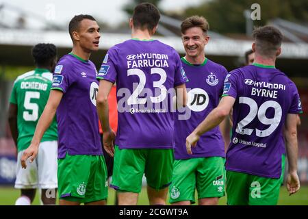 Cork, Irlanda. 12 settembre 2020. Neil Farrugia di Shamrock celebra il punteggio con i compagni di squadra durante la partita SSE Airtricity Premier Division tra Cork City FC e Shamrock Rover al Turner's Cross Stadium di Cork, Irlanda il 12 settembre 2020 (Foto di Andrew SURMA/SIPA USA) Credit: Sipa USA/Alamy Live News Foto Stock