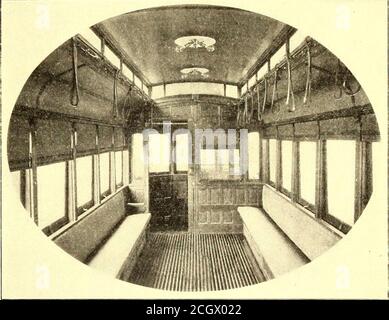 . Il giornale ferroviario di strada . AUTO MONOMARCA PER piattaforme FERROVIARIE, GAS ed ELETTRICHE DI URBANA & CHAMPAIGN IN modo da ostruire il passaggio. La quantità alarge di spazio in piedi è fornita in queste automobili e sulle loro piattaforme, le piattaforme essendo 5 ft. leng su pannelli terminali da rivestimento vestibolo. Gli interni sono rifiniti in ciliegio, e i soffitti sono di betulla, tinto un verde chiaro. Le dimensioni generali delle vetture sono le seguenti: Lengthover i pannelli terminali, 22 piedi, e sopra i vestiboli, 32 piedi. La larghezza sopra i sills è 8 piedi. 1 poll., e sopra i montanti del nastro,. INTERNO DI Foto Stock