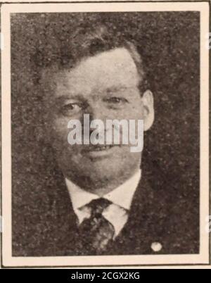 . Rivista dei dipendenti di Baltimora e Ohio . Prendo pleasurein che vi porgete acopy del vostro record,da cui vi renderete conto che per gli ultimi sette anni le onlyentitentries su di esso arruolarono le entrate, Ciò significa che sono per lodevoli actions.i desidero congratularmi con voi per questo eccellente record e per esprimere il mio apprezzamento, equello dell'altra divisione e officersand generale della Società, di esso. Cincinnati Terminal J. E. Brown, direttore presso Stock Yards, ha recentemente ricevuto una lettera personale di com-mendation dal sovrintendente assistente M. H.Broughton per l'interesse e la lealtà che ha giocato sul Foto Stock