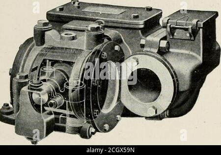 . Ferrovie elettriche, trattate teoricamente e praticamente . (Trasmissione a catena.)Fig. 154. COMPRESSORE DELL'ARIA. (Ovest. Freno di trazione Co.) FRENI E FRENI. 249 serbatoi sulle vetture con questa aria compressa. In serviceil flusso d'aria viene prelevato da questi serbatoi in corrispondenza della normale rivendita principale. Fig. 155. COMANDO ASSALE COMPRESSORE PNEUMATICO. (Ovest. Freno di trazione Co.) per mezzo di valvole riduttrici. L'altrofonte di alimentazione di aria compressa che dovrebbe essere uomini- Foto Stock