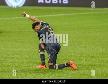 Chester, Pennsylvania, Stati Uniti. 12 settembre 2020. Il giocatore dell'Unione di Philadelphia JOSE MARTINEZ (8) tiene un pugno nella solidarietà allo stadio di Subaru Park a Chester PA Credit: Ricky Fitchett/ZUMA Wire/Alamy Live News Foto Stock