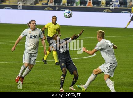 Chester, Pennsylvania, Stati Uniti. 12 settembre 2020. Il giocatore di Philadelphia Union JAMIRO MONTEIRO, (10) combatte per la palla contro i giocatori di Revolution durante la partita allo stadio di Subaru Park a Chester PA Credit: Ricky Fitchett/ZUMA Wire/Alamy Live News Foto Stock