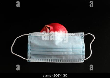 Corona Rosh hashana - concetto - maschera con melograno Foto Stock