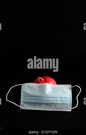 Corona Rosh hashana - concetto - maschera con melograno Foto Stock