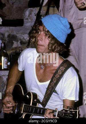 Kevin Ayers durante una jam session tenutasi nella città di Deia dove risiedevano nel 1979. Maiorca. Spagna. Foto Stock