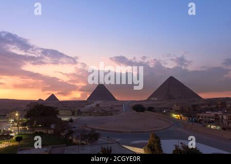 Le tre piramidi principali al tramonto, Giza, Egitto Foto Stock