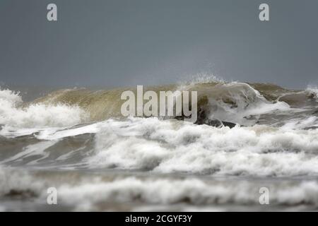 Onde in inverno, Mar Mediterraneo Foto Stock