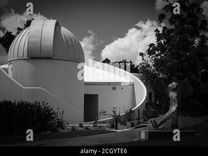 Statua di Tsiolkovsky e planetario al Monte dei Giardini Botanici di Brisbane Coot-tha Foto Stock