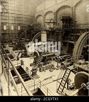 . Il giornale ferroviario di strada . ls architetto, e attrezzato sotto la visione di A. L. C. Fell, il capo ufficiale dei Consigli dei tram, e MR. Rider, l'ingegnere elettrico dei tram. THE 20 STREET RAILWAY JOURNAL. [Vol XXVIIL No. I. tubi per acqua di condensazione e di molo sono stati progettati ed erectedunder la supervisione di Maurice Fitzmaurice, l'ingegnere Assessief. Il sito si trova sul Tamigi, a Greenwich, che copre circa 3^ acri, con frontages al fiume di 240 piedi, toHoskins Street di 648 piedi, e a Old Woolwich Road di 300 piedi. L'entrata principale è in Hoskins Street, whe Foto Stock